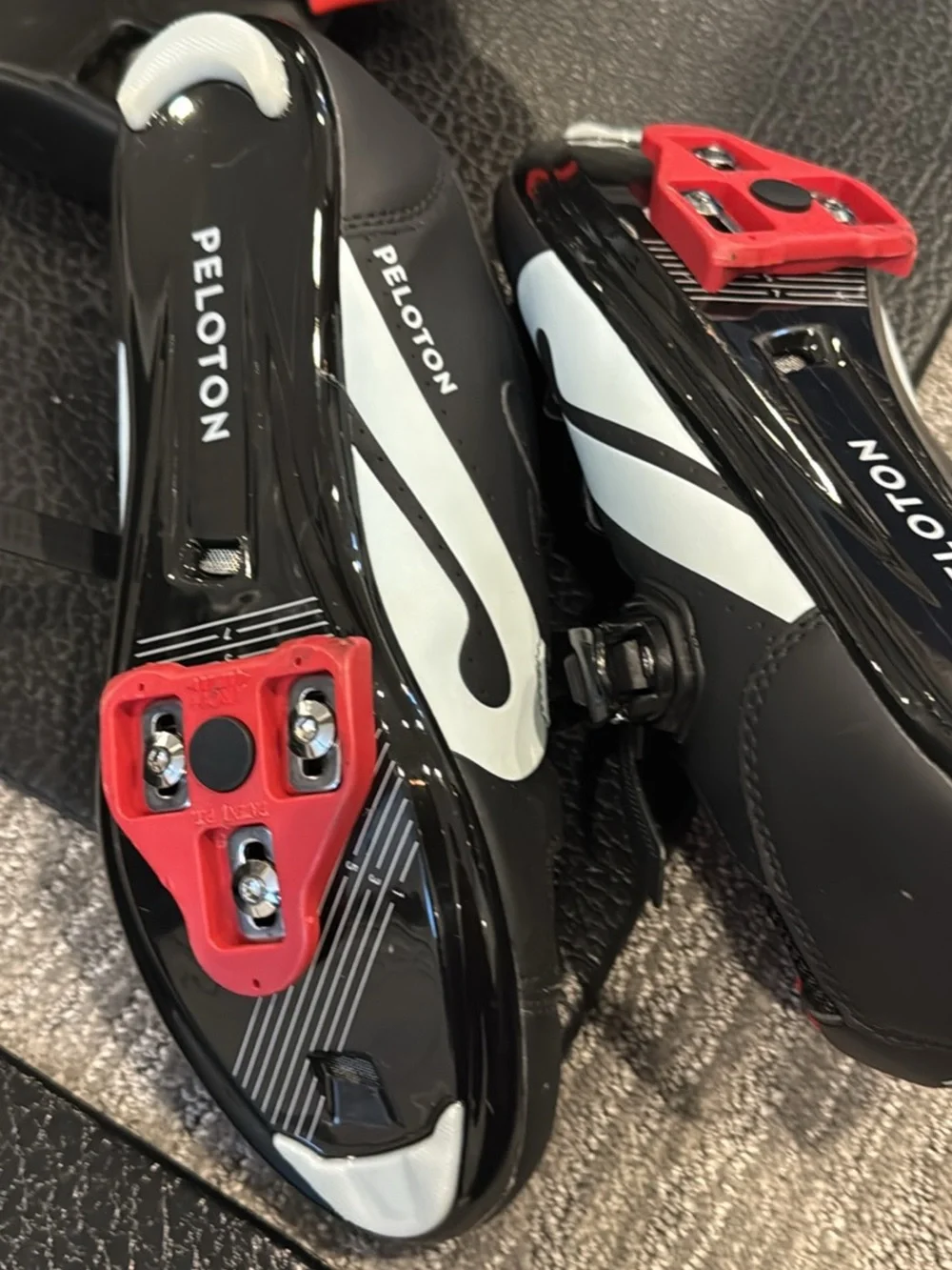 Men's Size 46 Peloton Cycling Shoes in Black with Red Lining - Picture 5 of 5